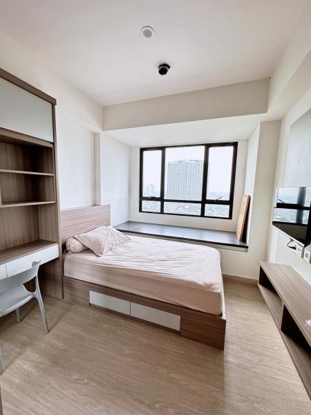 Disewakan Apartment Collins Boulevard Serpong Tipe Studio Termurah !Apartment Name : Collins BoulevardLocation: SerpongTower/Floor/View: Hyde / 18 / CitySize: 22 m2Bedroom: -Bathroom: 1Condition: FULLY FURNISHEDFacility:Swimming PoolYoga DeckChildren Play