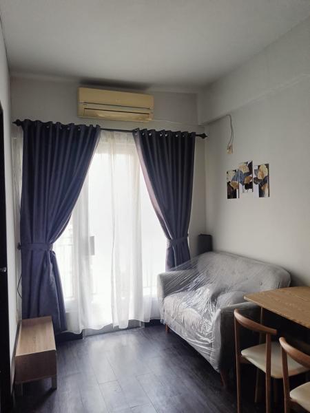 Living Room. Sewa/Jual Apartemen Sky View Serpong BSD, MURAH, RENOVASI TERBARU, STRATEGIS