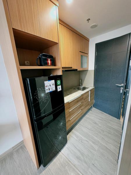 Disewakan Apartment Collins Boulevard Serpong Tipe Studio Termurah !Apartment Name : Collins BoulevardLocation: SerpongTower/Floor/View: Hyde / 18 / CitySize: 22 m2Bedroom: -Bathroom: 1Condition: FULLY FURNISHEDFacility:Swimming PoolYoga DeckChildren Play