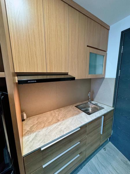 Disewakan Apartment Collins Boulevard Serpong Tipe Studio Termurah !Apartment Name : Collins BoulevardLocation: SerpongTower/Floor/View: Hyde / 18 / CitySize: 22 m2Bedroom: -Bathroom: 1Condition: FULLY FURNISHEDFacility:Swimming PoolYoga DeckChildren Play