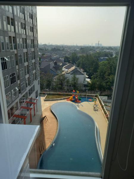 DISEWAKAN APARTEMEN SERPONG RESIDENCES YANG NYAMAN DAN ASRI, DEPAN JALAN TOL, DEKAT DENGAN PUSAT PERBELANJAAN,  DAN PERUMAHAN ELIT (TYPE STUDIO)