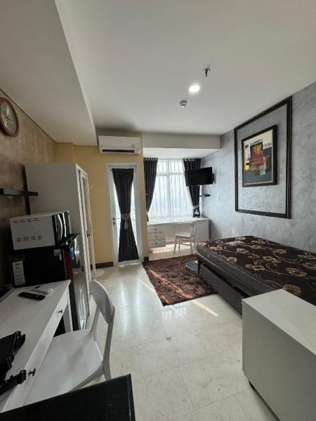 KITCHEN SET TO BALCONY DOOR
