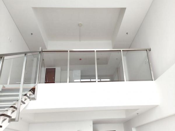 Tangga ke lantai 2 ( loaft )