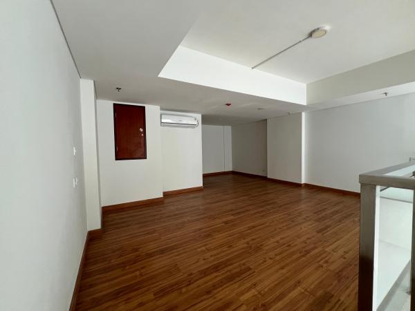 Space lantai 2 ( bisa untuk bed room adan kamar mandi )
